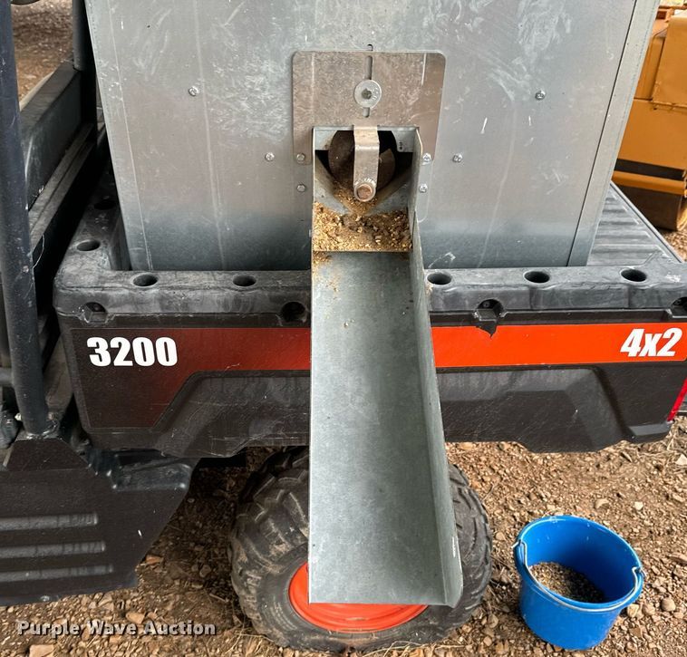 image for item DU9574 Stull Feeders cake feeder