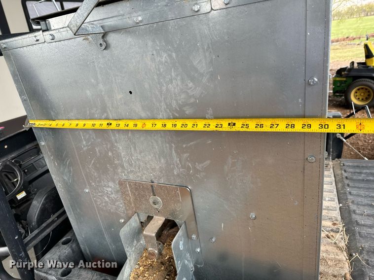 image for item DU9574 Stull Feeders cake feeder