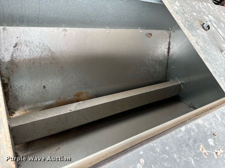 image for item DU9574 Stull Feeders cake feeder