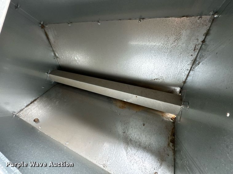 image for item DU9574 Stull Feeders cake feeder