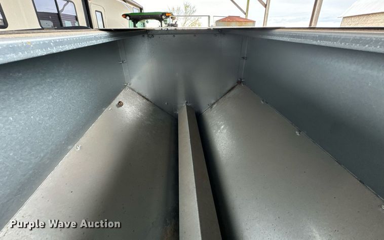 image for item DU9574 Stull Feeders cake feeder