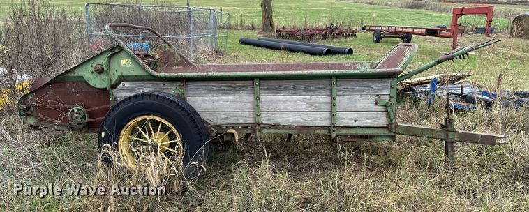 image for item DU9575 John Deere manure spreader