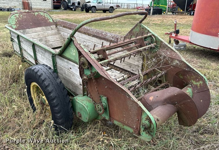 image for item DU9575 John Deere manure spreader