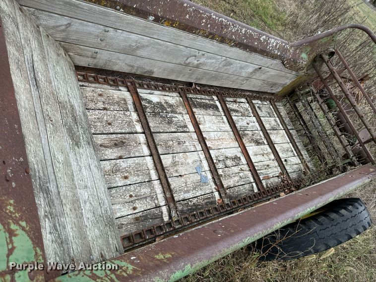 image for item DU9575 John Deere manure spreader