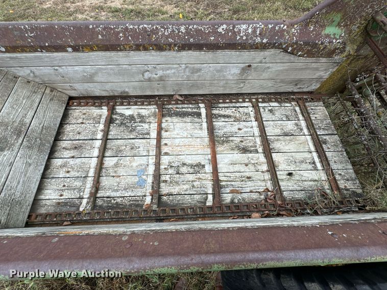 image for item DU9575 John Deere manure spreader