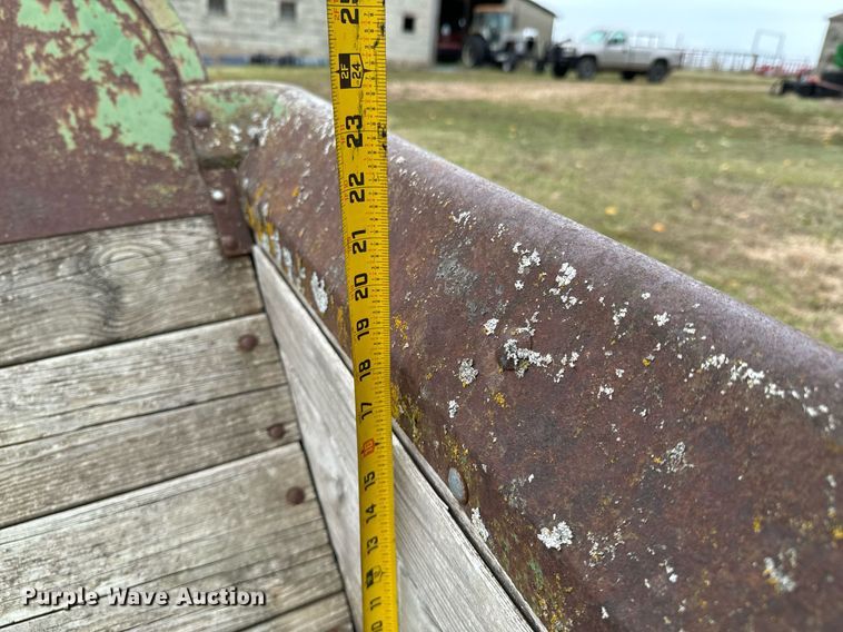 image for item DU9575 John Deere manure spreader