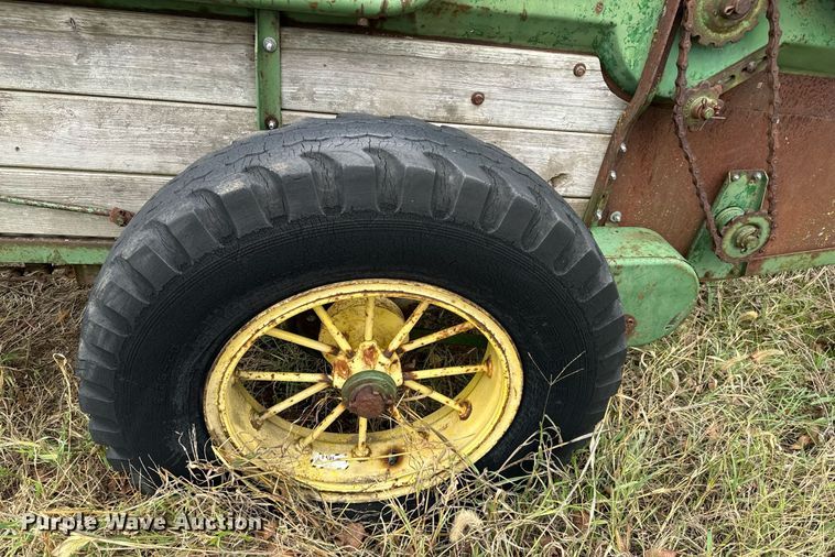 image for item DU9575 John Deere manure spreader