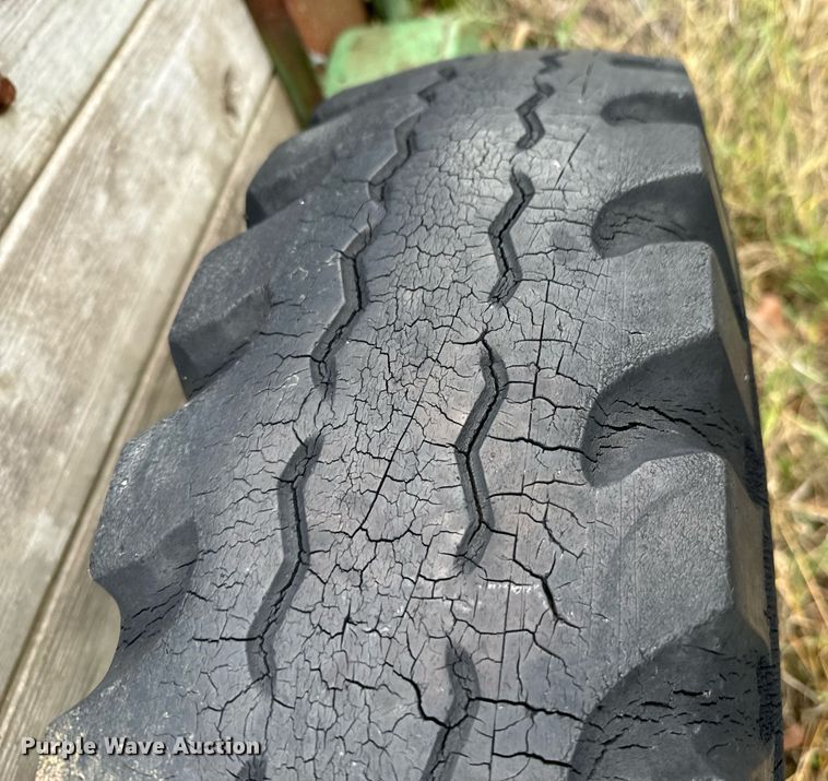 image for item DU9575 John Deere manure spreader