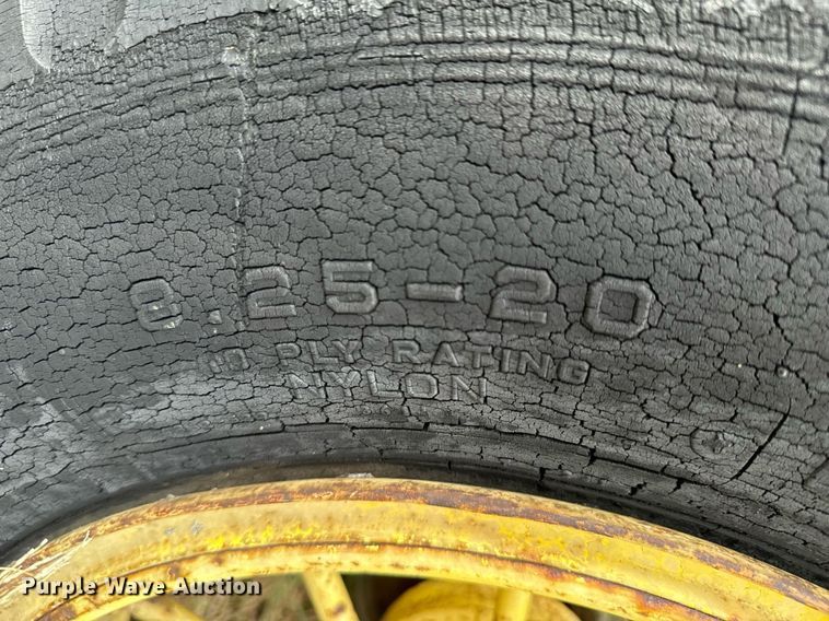 image for item DU9575 John Deere manure spreader