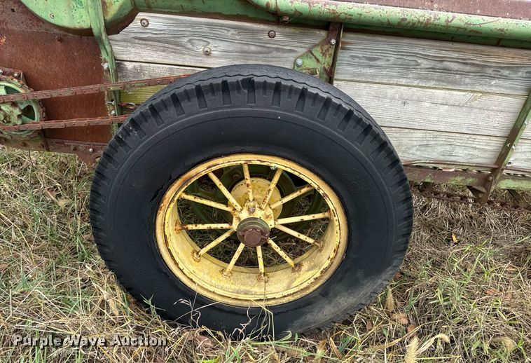 image for item DU9575 John Deere manure spreader