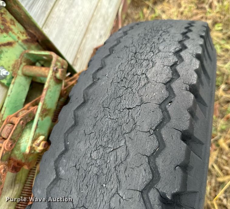 image for item DU9575 John Deere manure spreader