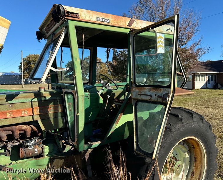 image for item DU9620 1968 Oliver  1750 tractor