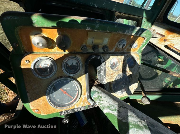 image for item DU9620 1968 Oliver  1750 tractor