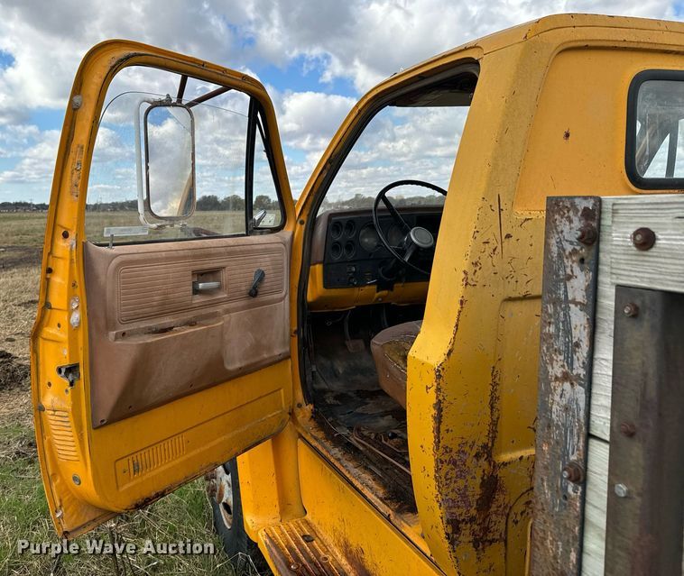 image for item DU9650 1979 Chevrolet C60 dump flatbed truck