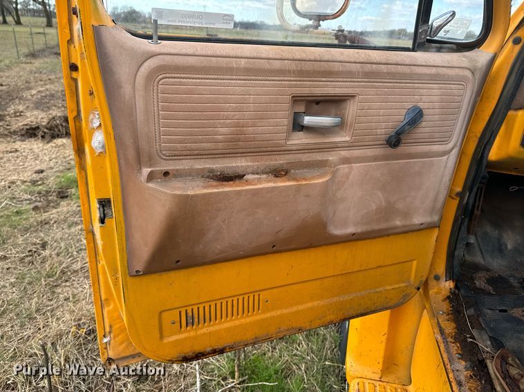 image for item DU9650 1979 Chevrolet C60 dump flatbed truck