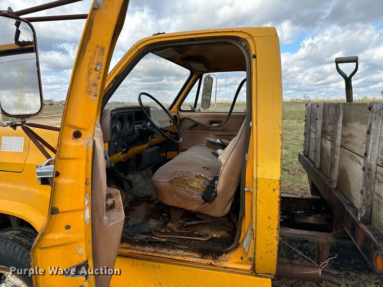 image for item DU9650 1979 Chevrolet C60 dump flatbed truck