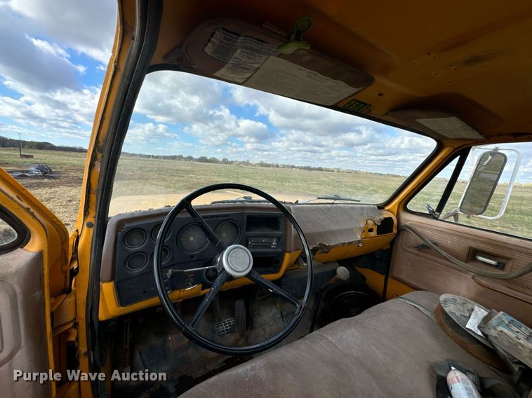 image for item DU9650 1979 Chevrolet C60 dump flatbed truck