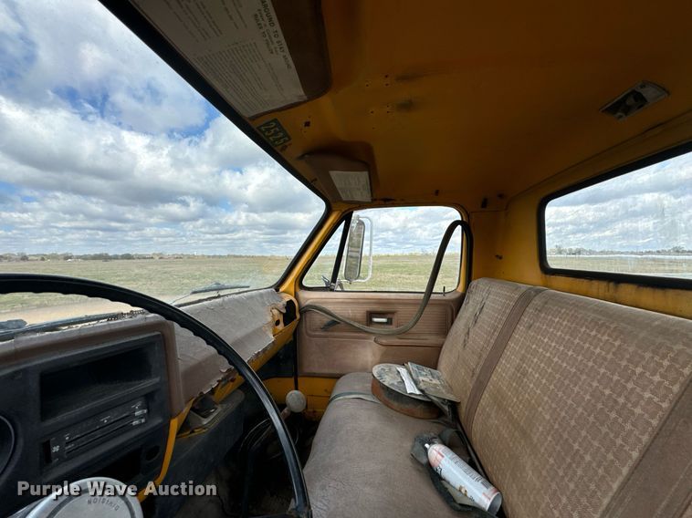 image for item DU9650 1979 Chevrolet C60 dump flatbed truck