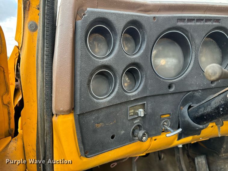 image for item DU9650 1979 Chevrolet C60 dump flatbed truck