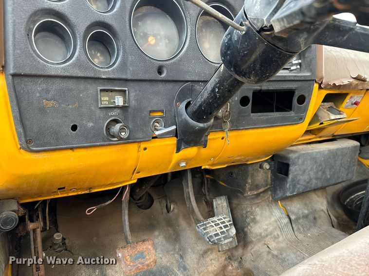 image for item DU9650 1979 Chevrolet C60 dump flatbed truck