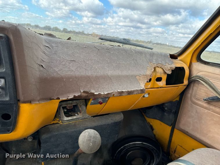 image for item DU9650 1979 Chevrolet C60 dump flatbed truck