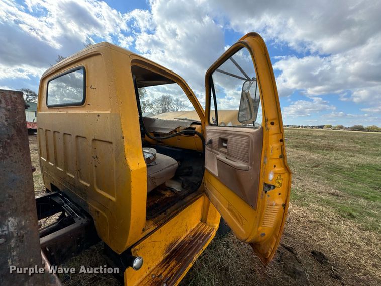 image for item DU9650 1979 Chevrolet C60 dump flatbed truck