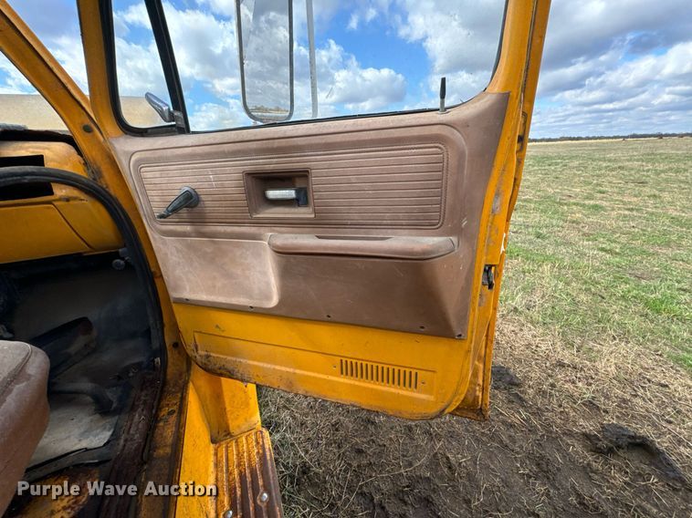 image for item DU9650 1979 Chevrolet C60 dump flatbed truck