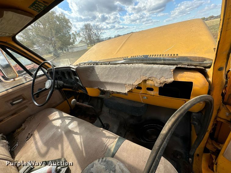 image for item DU9650 1979 Chevrolet C60 dump flatbed truck