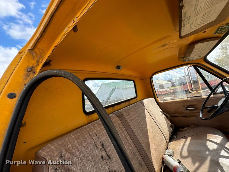 image for item DU9650 1979 Chevrolet C60 dump flatbed truck