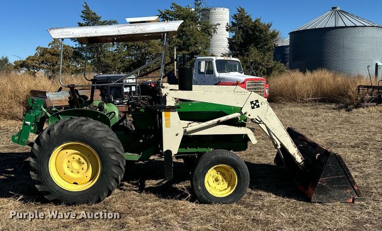 image for item DV2849 John Deere 2040 tractor