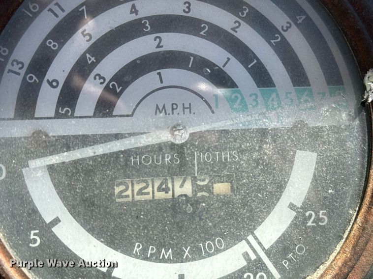 image for item DV2849 John Deere 2040 tractor