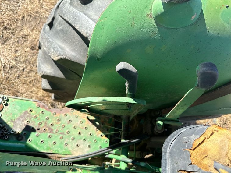 image for item DV2849 John Deere 2040 tractor