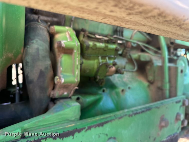 image for item DV2849 John Deere 2040 tractor