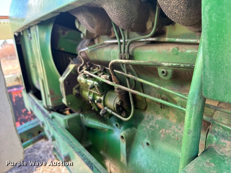 image for item DV2849 John Deere 2040 tractor