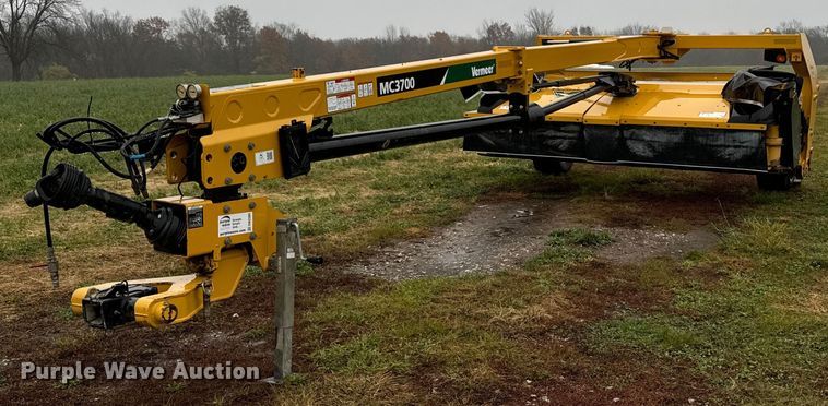 image for item DW2389 2016 Vermeer MC3700 disc mower