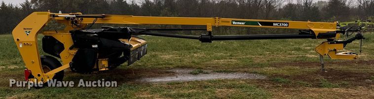 image for item DW2389 2016 Vermeer MC3700 disc mower