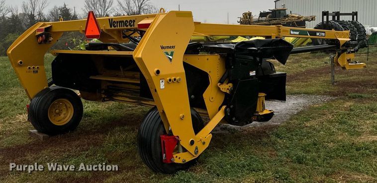 image for item DW2389 2016 Vermeer MC3700 disc mower