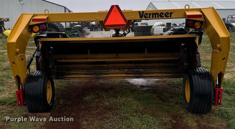 image for item DW2389 2016 Vermeer MC3700 disc mower