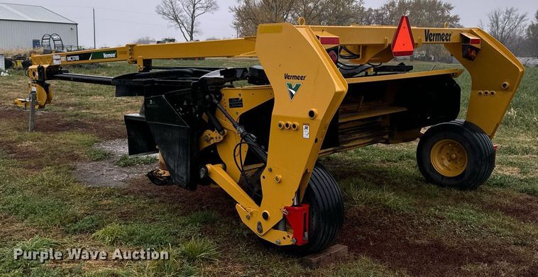 image for item DW2389 2016 Vermeer MC3700 disc mower