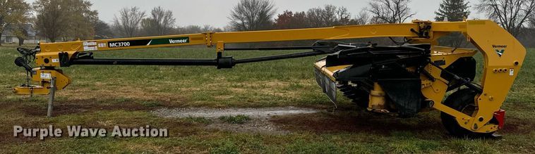 image for item DW2389 2016 Vermeer MC3700 disc mower