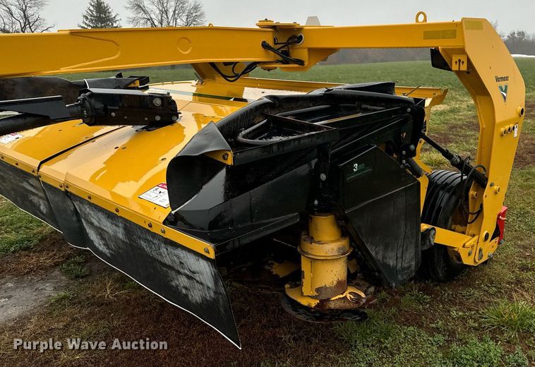 image for item DW2389 2016 Vermeer MC3700 disc mower