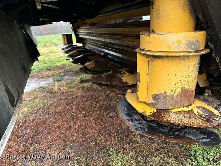 image for item DW2389 2016 Vermeer MC3700 disc mower