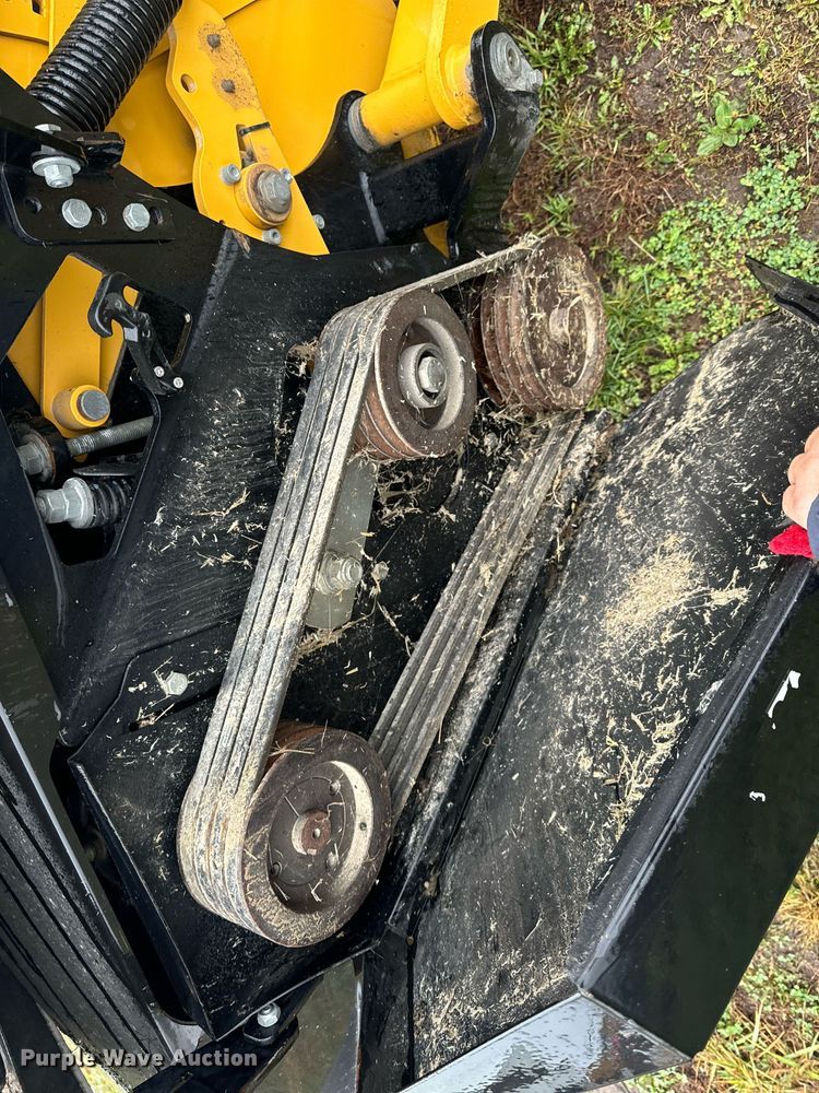 image for item DW2389 2016 Vermeer MC3700 disc mower