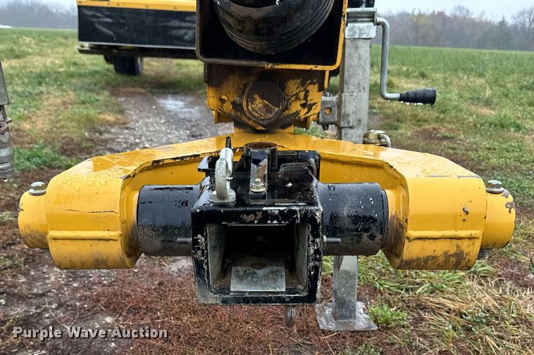 image for item DW2389 2016 Vermeer MC3700 disc mower