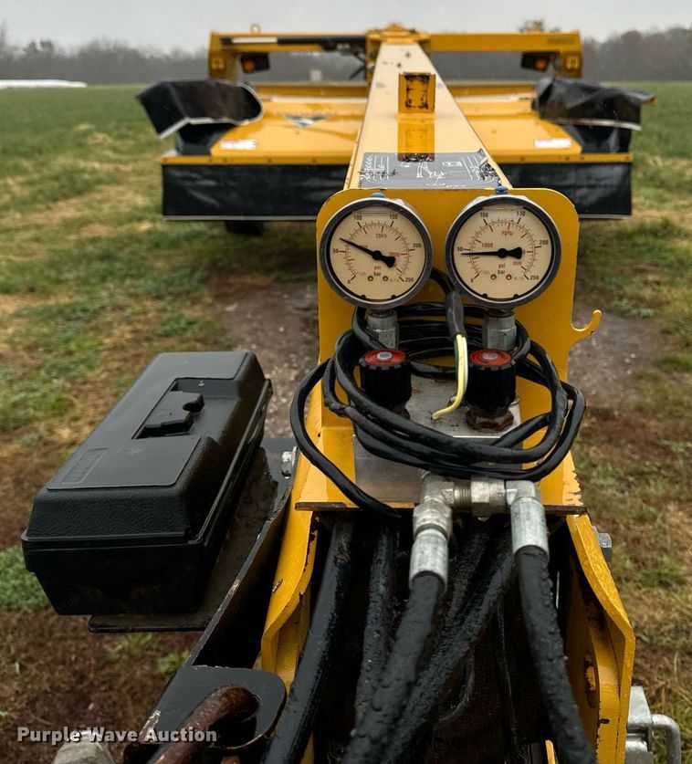 image for item DW2389 2016 Vermeer MC3700 disc mower