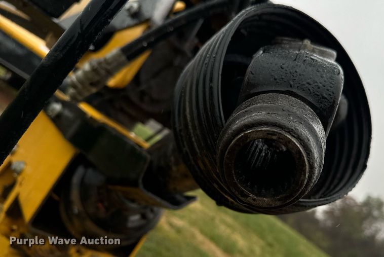 image for item DW2389 2016 Vermeer MC3700 disc mower