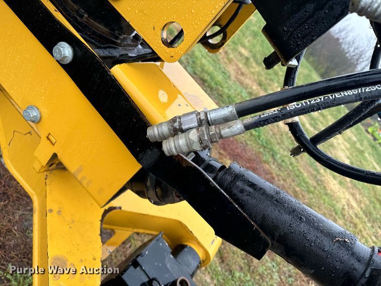 image for item DW2389 2016 Vermeer MC3700 disc mower