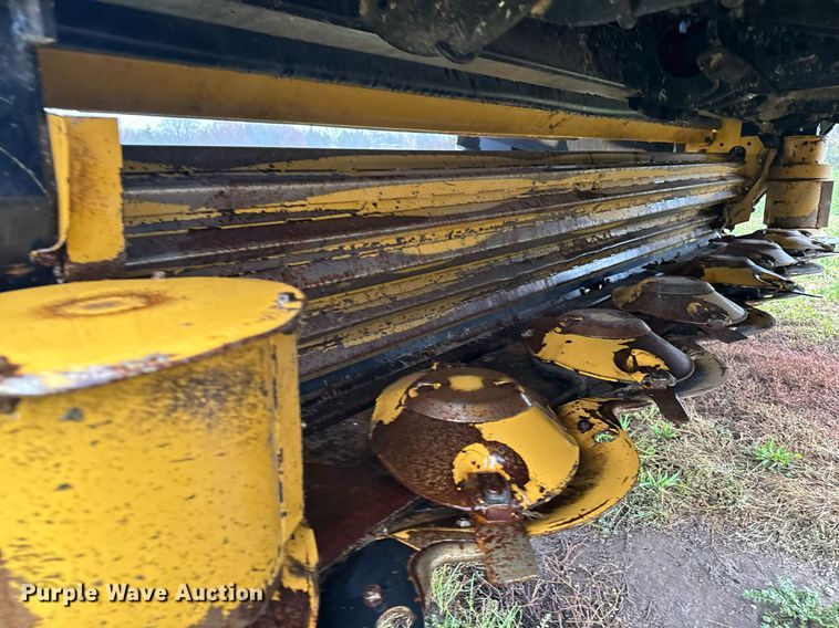 image for item DW2389 2016 Vermeer MC3700 disc mower