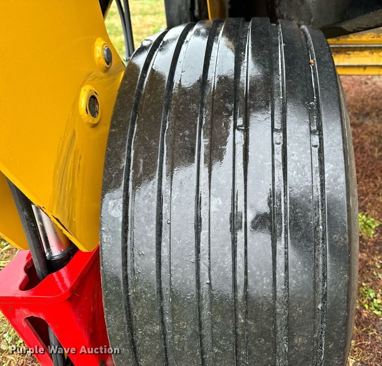 image for item DW2389 2016 Vermeer MC3700 disc mower