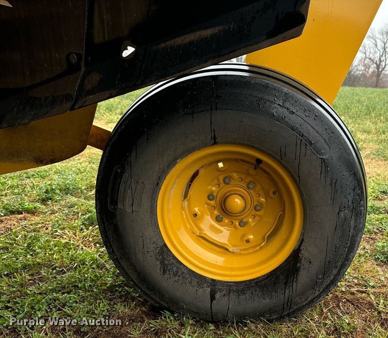 image for item DW2389 2016 Vermeer MC3700 disc mower